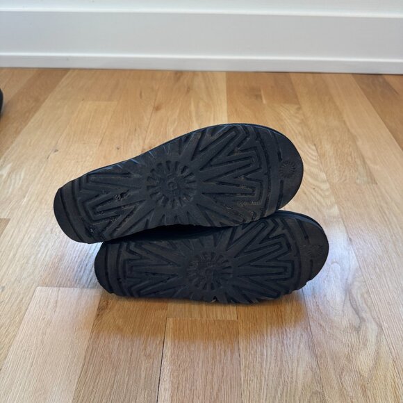 UGG Women's Classic Ultra Mini Boot - Black Sz 7 - Picture 3 of 5